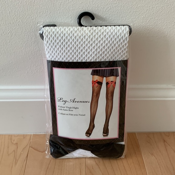NWT Leg Avenue Fishnet Tights (White with Black bow) - Picture 3 of 4